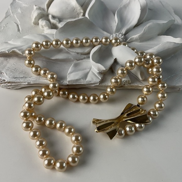 Vintage Champagne Pearls with Gold Bow Clasp - Picture 11 of 11
